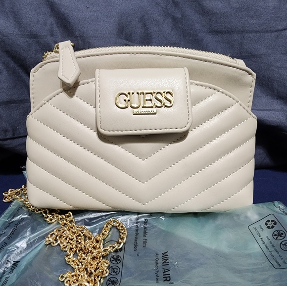 SOLD Guess mini bag - Picture 2 of 6